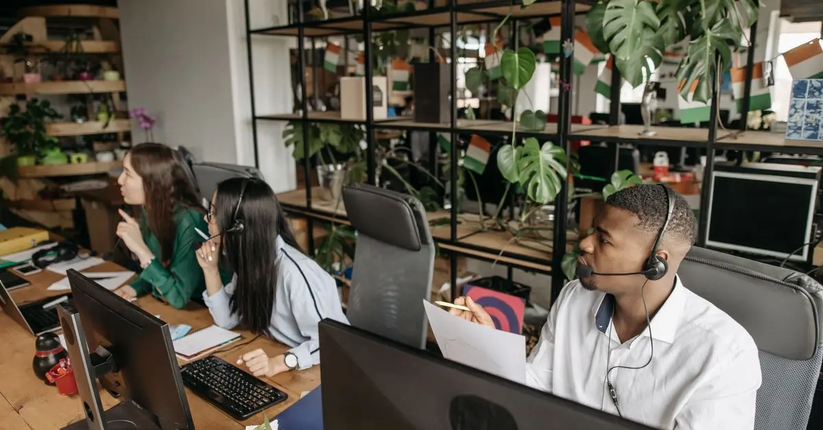 Yoga au Bureau: Paramètres pour un Moment de Détente